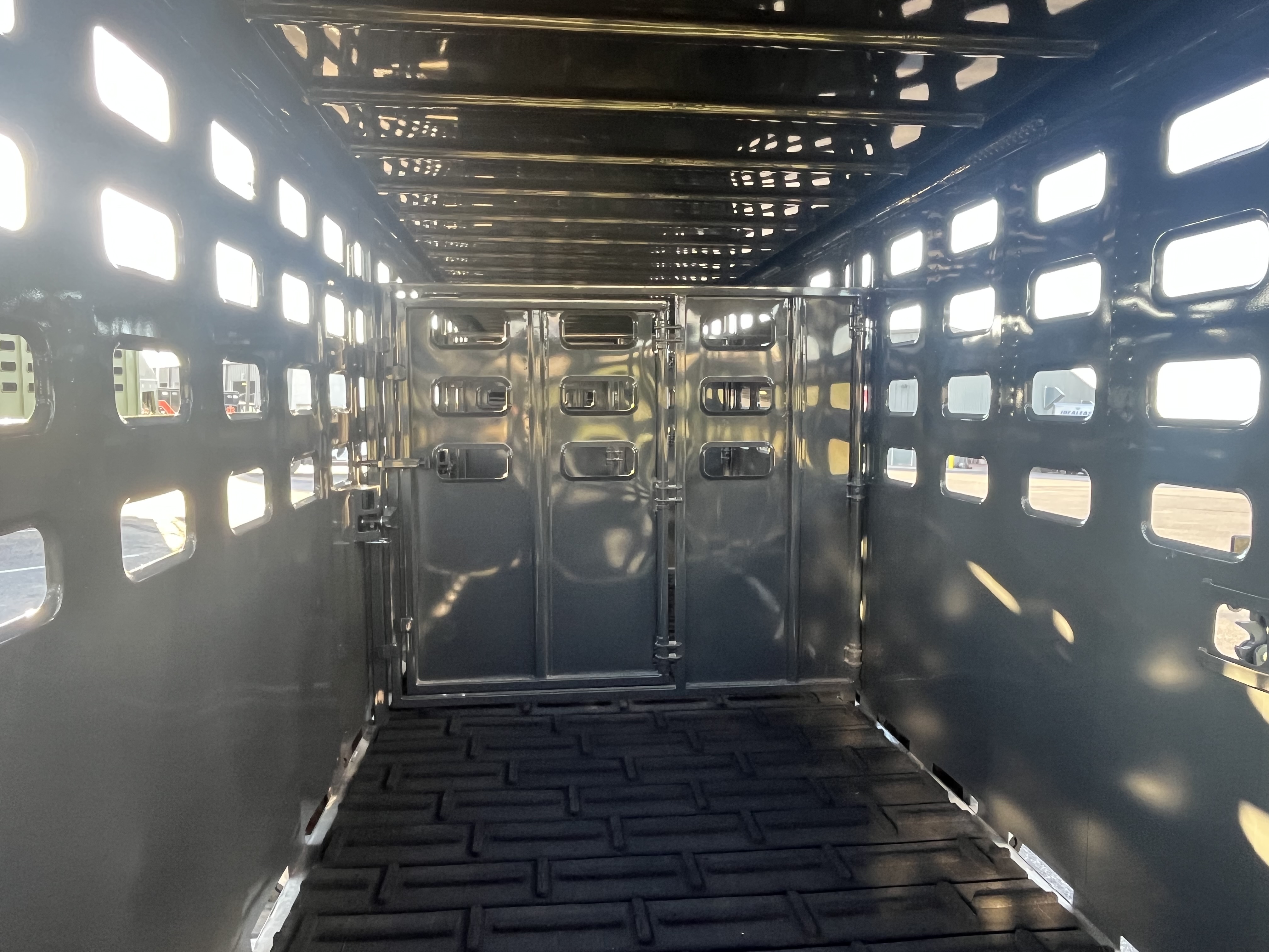 2026 EAGLE X STOCK GN 36'x6'8" - Image 5